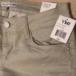 NWT YMI women’s 9 Wanna better butt cut khaki